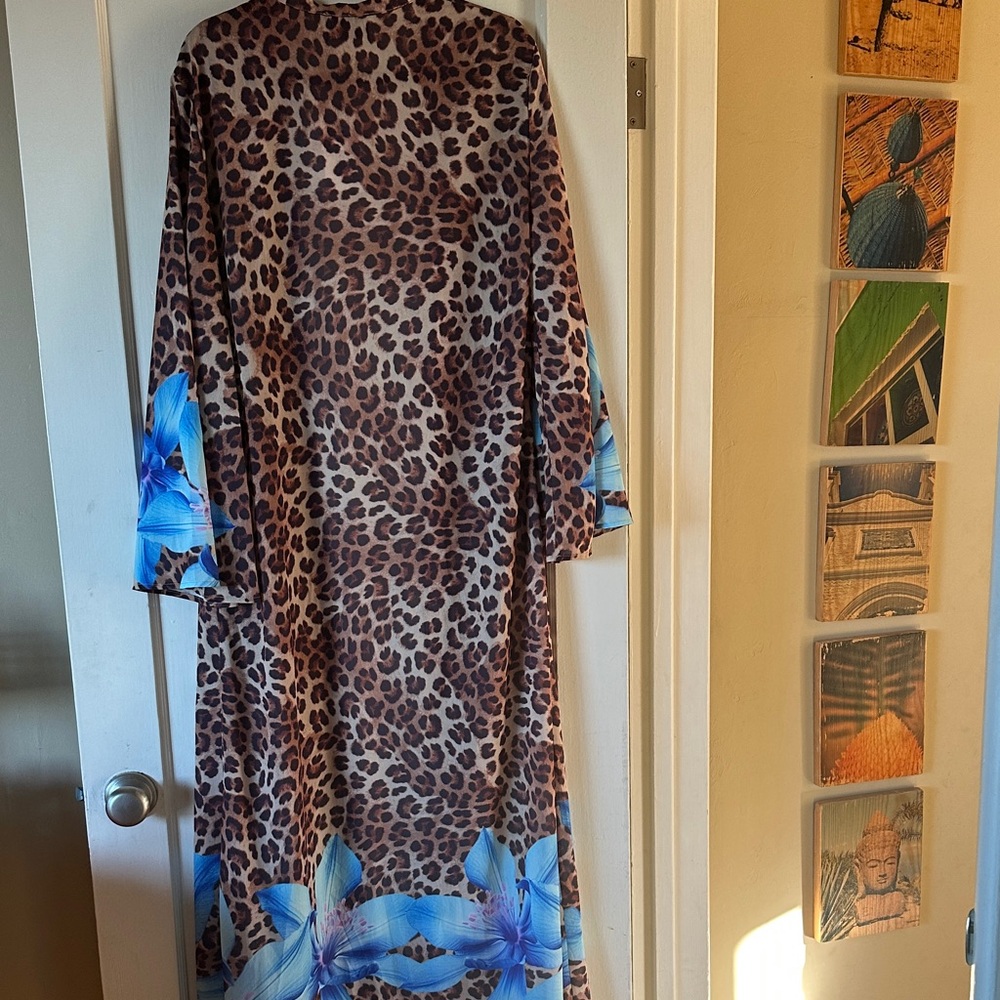 Runway the Label kimono robe with floral cheetah details - Picture 6 of 8